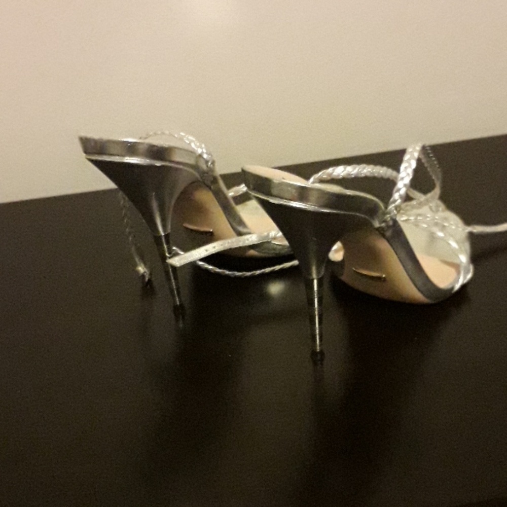 Silver gucci shoes